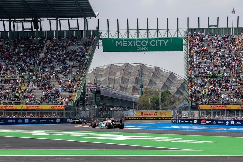 Sergio Pérez se mantiene en Red Bull para 2025